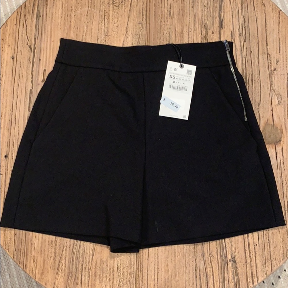 Black Zara shorts